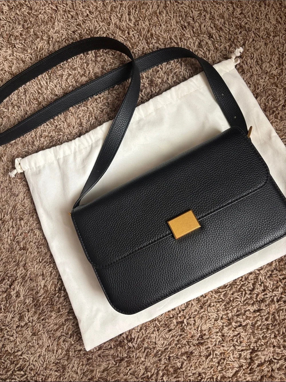 The Curated Classic Shoulder Bag Black